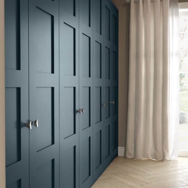 wardrobe with 4 shaker panels